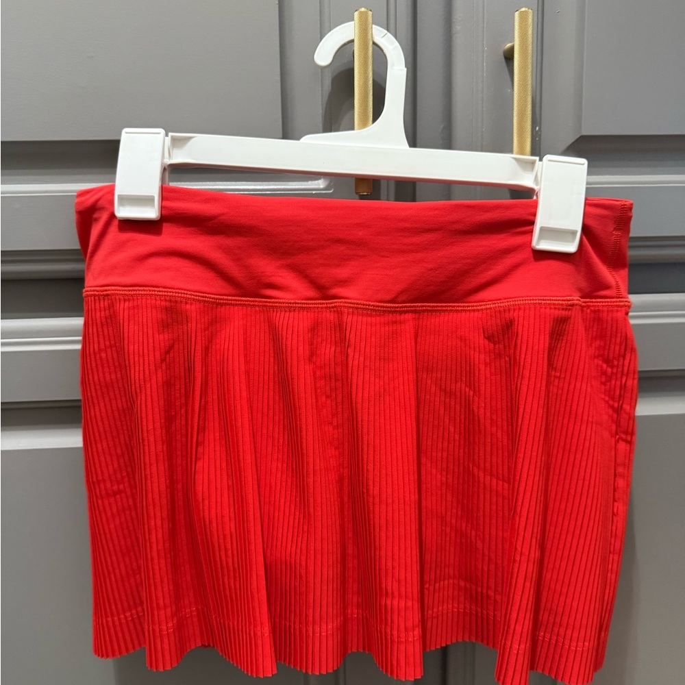 Lululemon Athletica pleat to street Skirt size 6